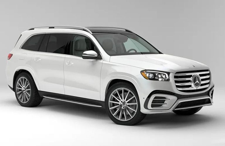 Front three-quarter view of the 2025 Mercedes-Benz GLS 580 SUV