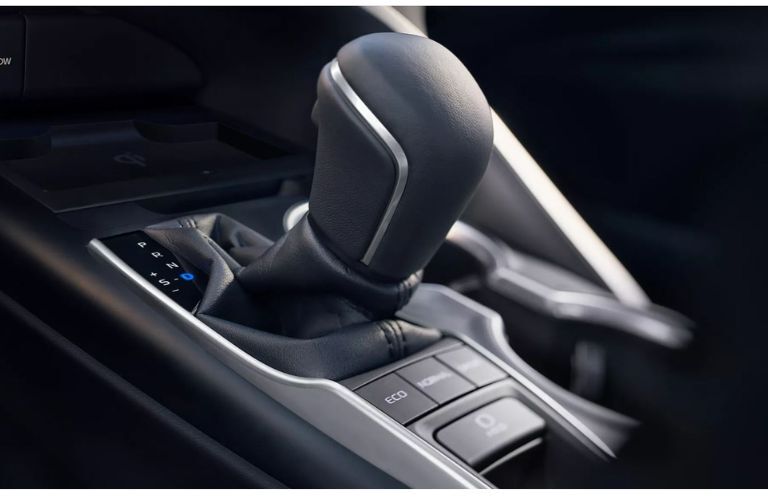 An image of the gear selector of the 2022 Toyota Camry