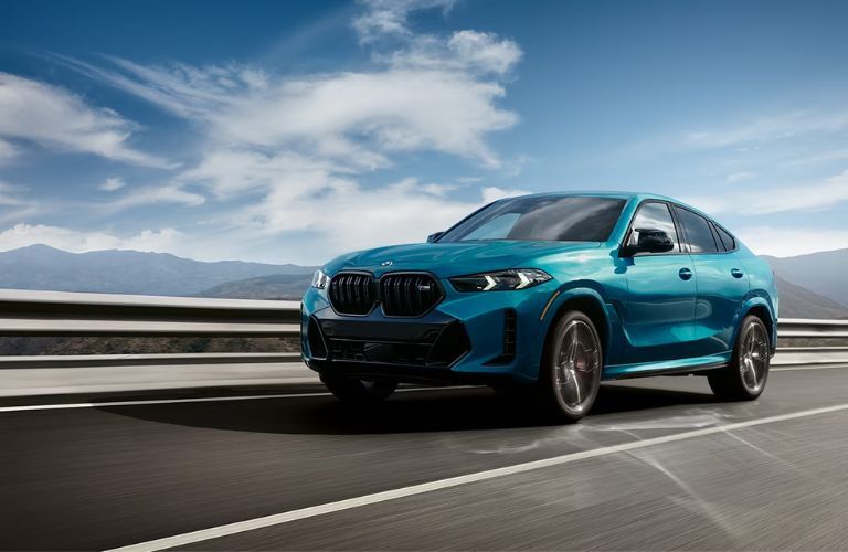 Front three-quarter view of the 2024 BMW X6