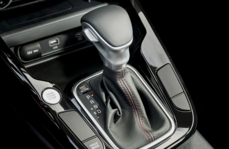 An image of the gear selector of the 2023 Kia Soul