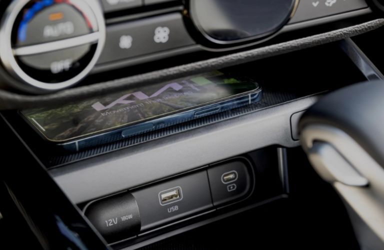 An image of the wireless charging pad of the 2023 Kia Soul