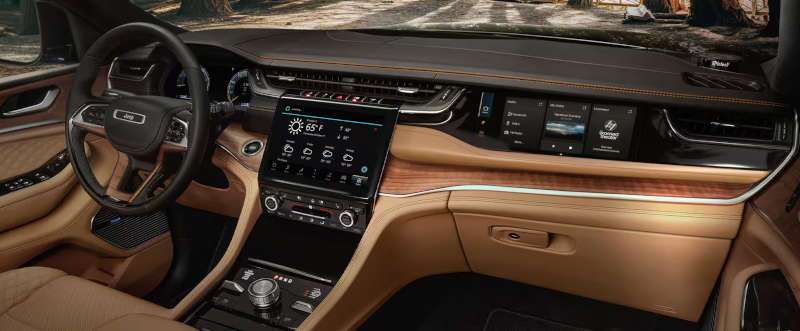 The controls and displays in the 2025 Jeep Grand Cherokee