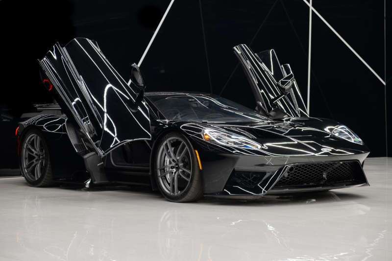 A front exterior view of the 2018 Ford GT