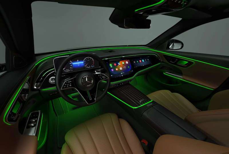 The high-tech cockpit of the The high tech and luxurious interior of the 2026 Mercedes-Benz E 450 4MATIC® Sedan