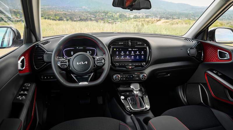 The high-tech cockpit in the 2025 Kia Soul.