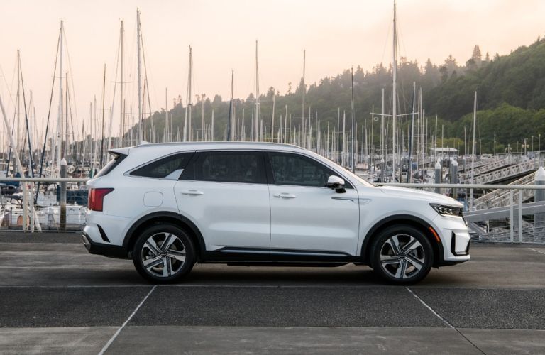 Side view of the 2023 Kia Sorento Plug-in Hybrid parked