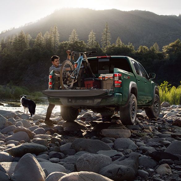 2025 Nissan Frontier hauling bike