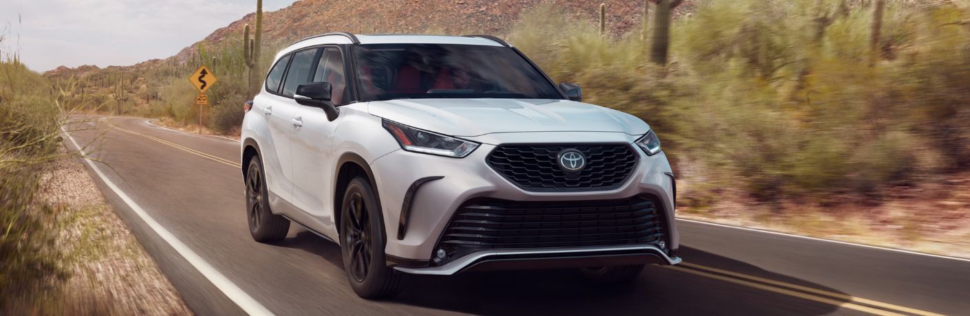 front quarter view of the 2025 Toyota Highlander