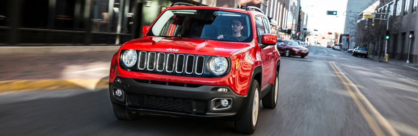 Front three-quarter view of the 2018 Jeep Renegade driving