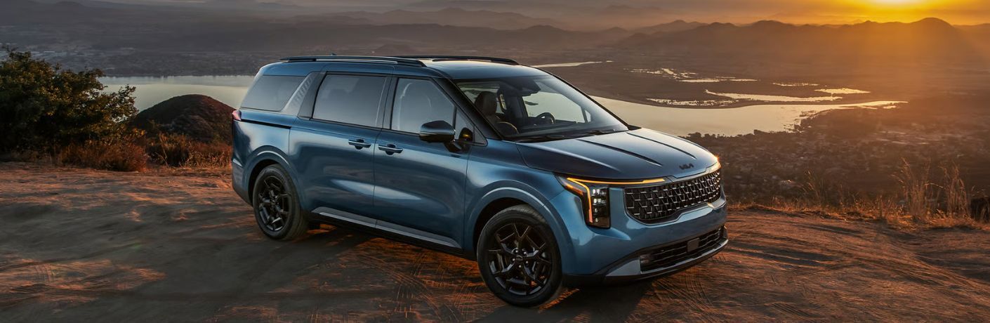 Front-quarter view of the 2026 Kia Carnival MPV Blue