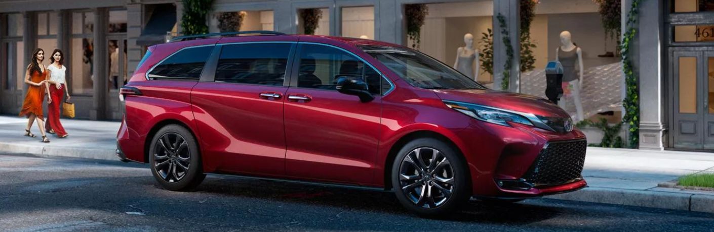 2022 Toyota Sienna side view