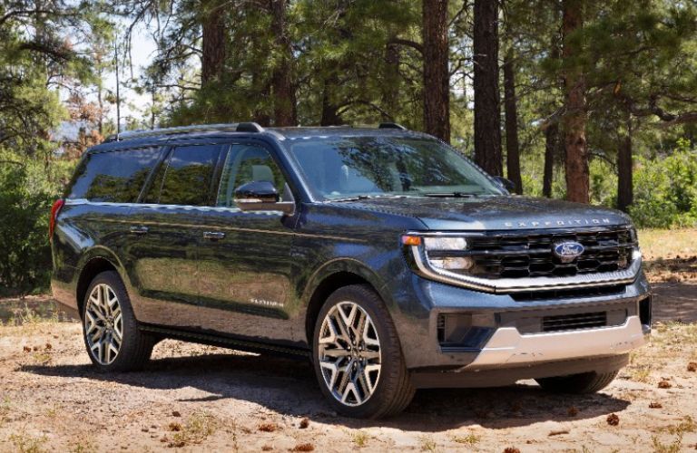 2025 Ford Expedition side and front view