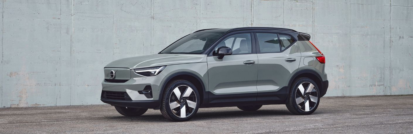 2025 Volvo XC40 side view