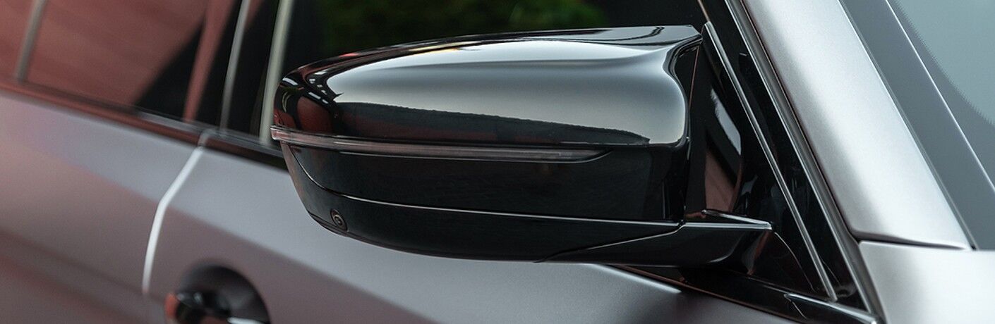 Side mirror on a vehicle