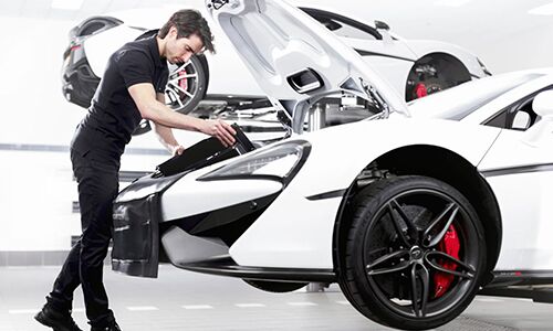 This is a really nice picture of a bespoke Lambo cockpit