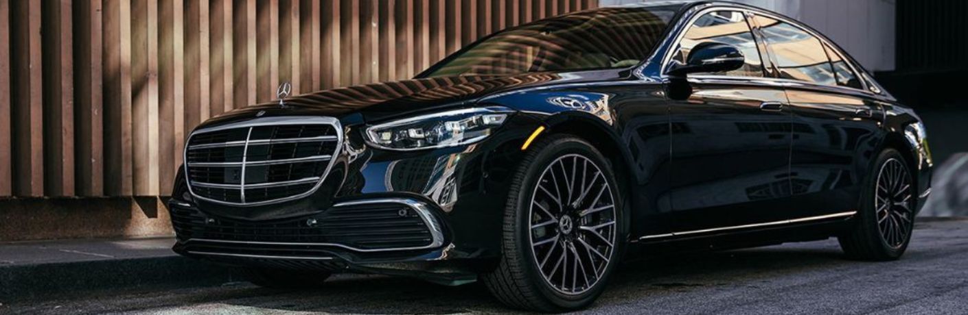 Front-quarter view of the 2024 Mercedes-Benz S-Class S 500 4MATIC