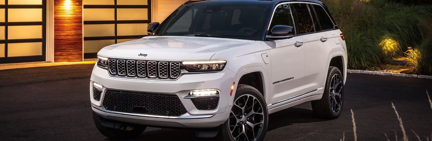 2025 Jeep Grand Cherokee exterior front view