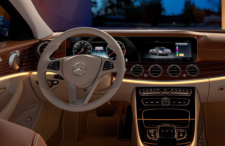 Steering wheel and dashboard of the 2017 Mercedes-Benz E 300