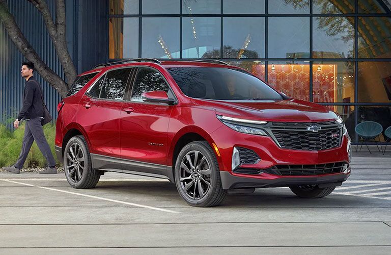 2022 Chevrolet Equinox side and front view