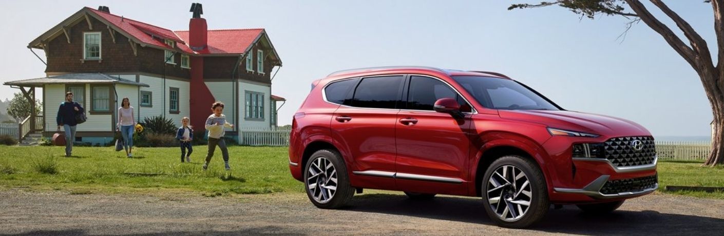 2022 Hyundai Santa Fe side and front view