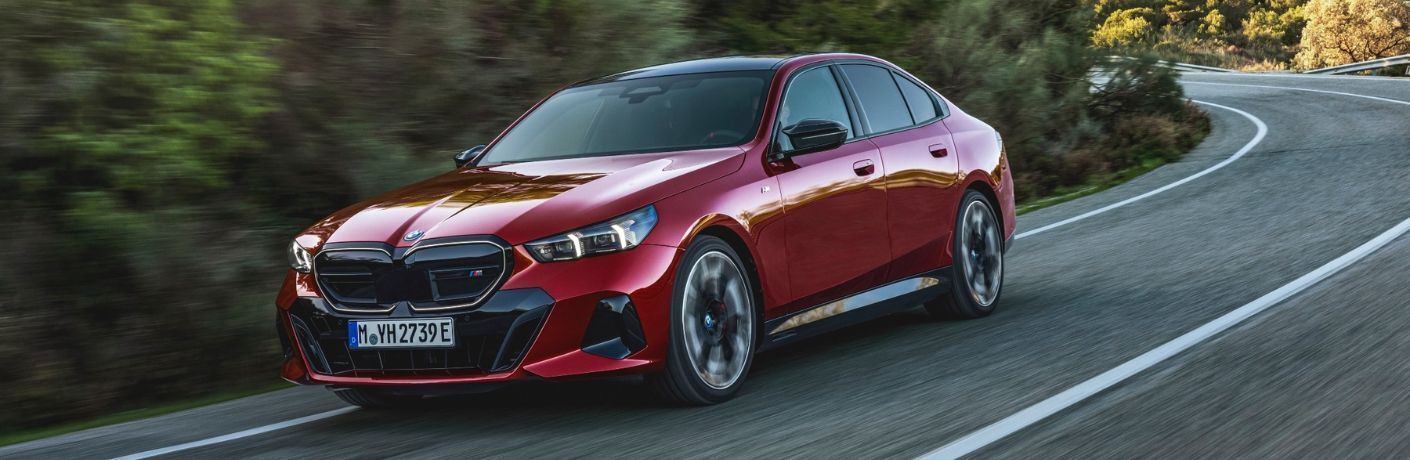 Front three-quarter view of the 2024 BMW i5 driving