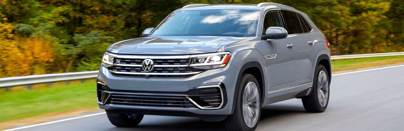 2022 Volkswagen Atlas Cross Sport front and side view