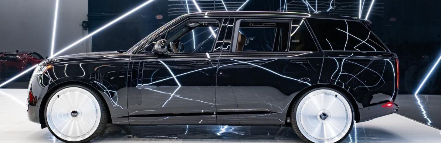 Side view of the 2026 Land Rover Range Rover SE