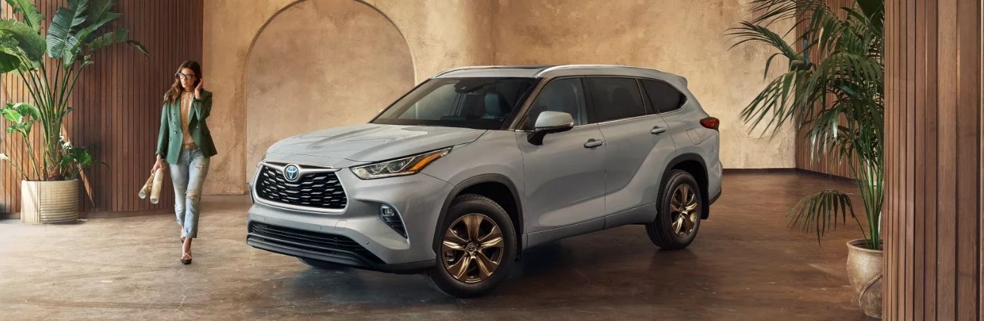 Front view of the Hybrid Bronze Edition shown in Cement