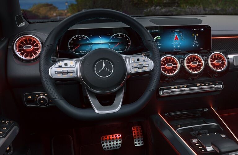 2022 Mercedes-Benz GLB dashboard and steering wheel