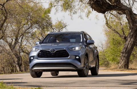 Front view of the 2022 Toyota Highlander on road