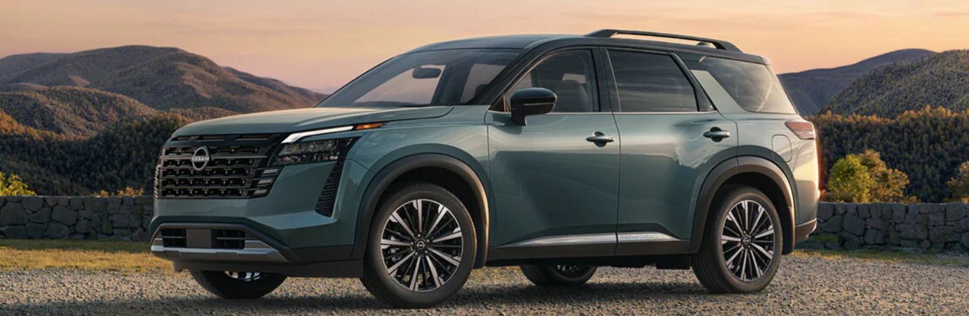 2026 Nissan Pathfinder front and side view