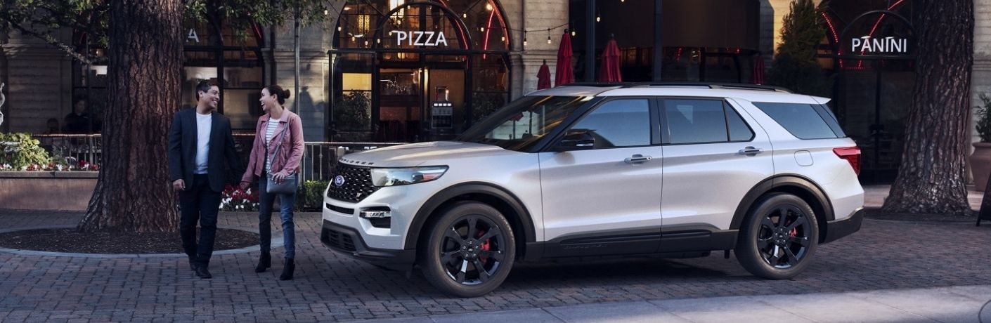 2020 Ford Explorer parked exterior side view