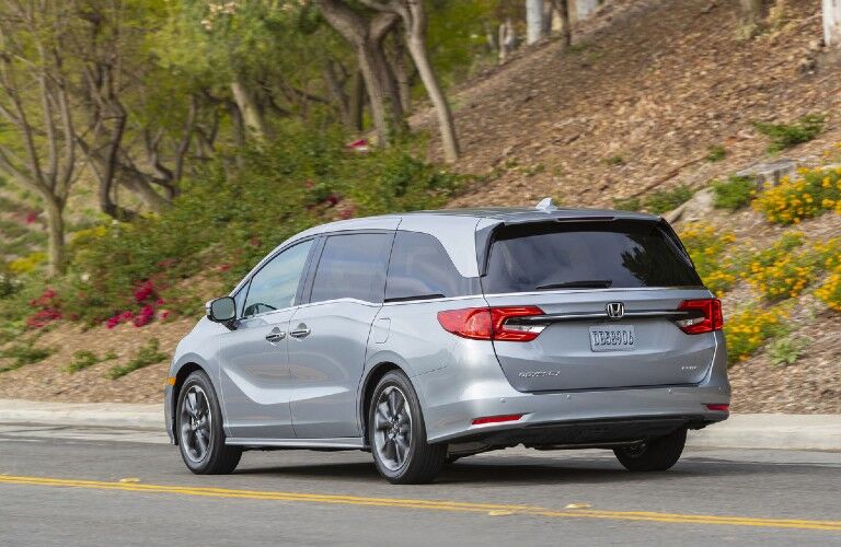 2022 Honda Odyssey side and back view