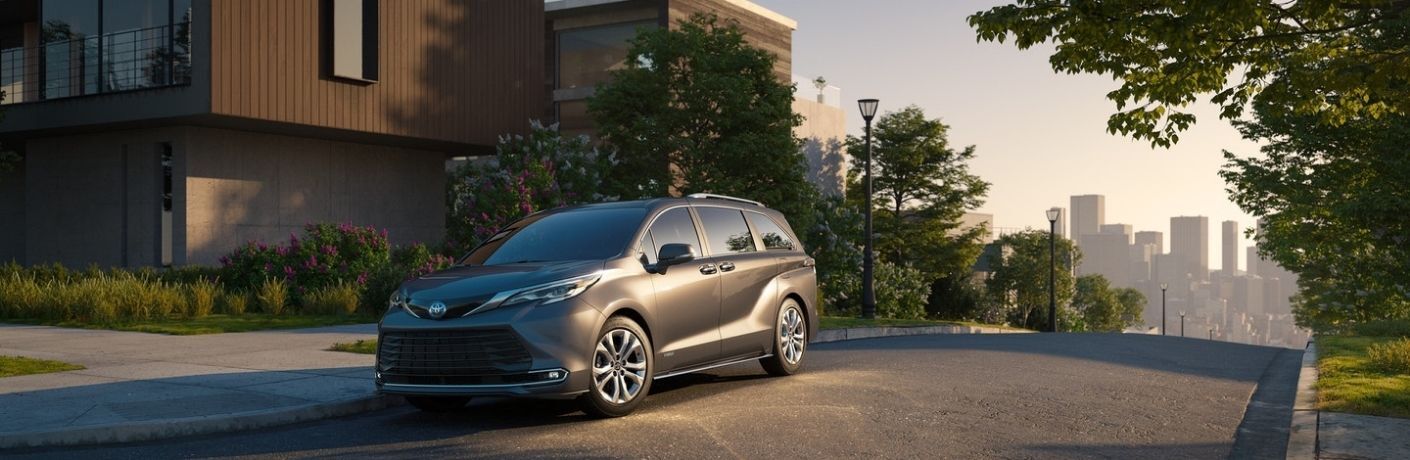 2021 Toyota Sienna parked side view