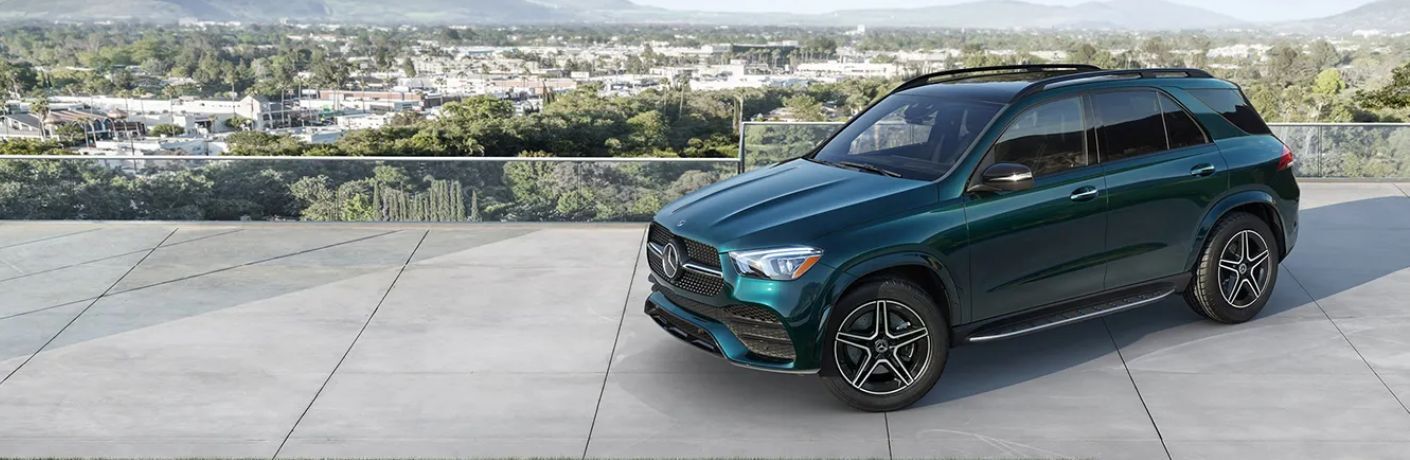 Front three-quarter view of the 2023 Mercedes-Benz GLE SUV