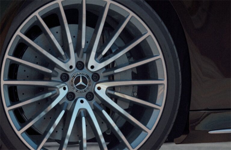 2022 Mercedes-Benz S-Class wheel closeup