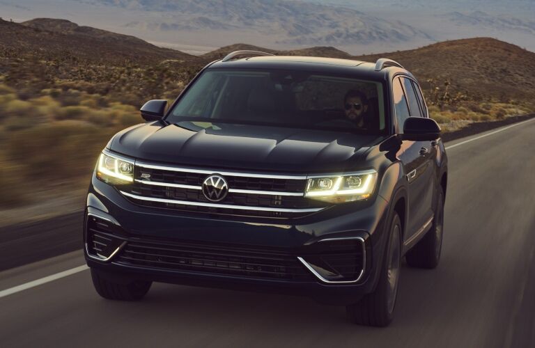 2021 Volkswagen Atlas front view