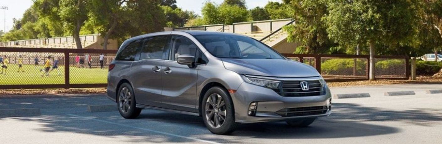 2023 Honda Odyssey side and front view