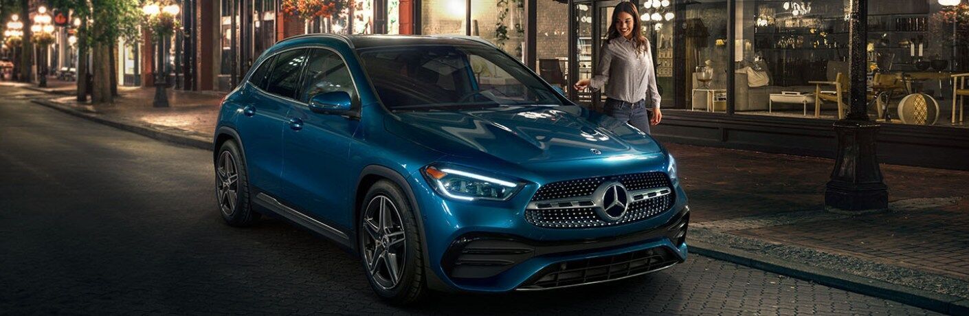 2022 MercedesBenz GLA blue side front view