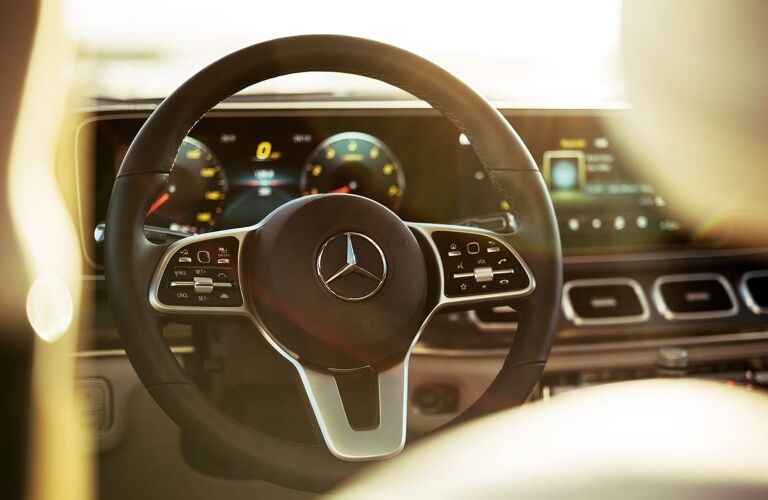 2022 Mercedes-Benz GLE steering wheel and dash