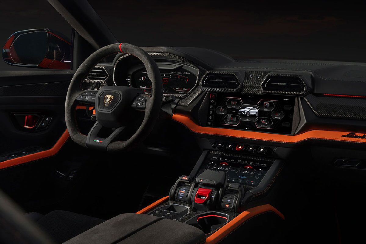 Revuelto interior cabin