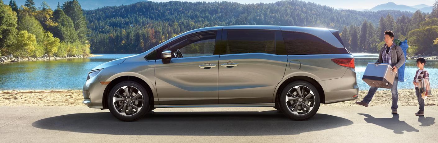 Side view of the 2024 Honda Odyssey