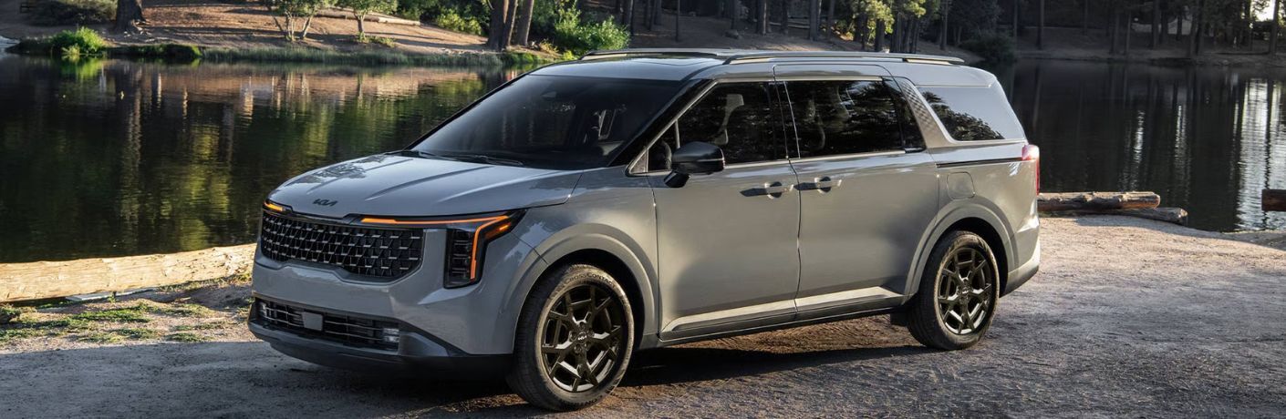 2026 Kia Carnival MPV Hybrid front and side view