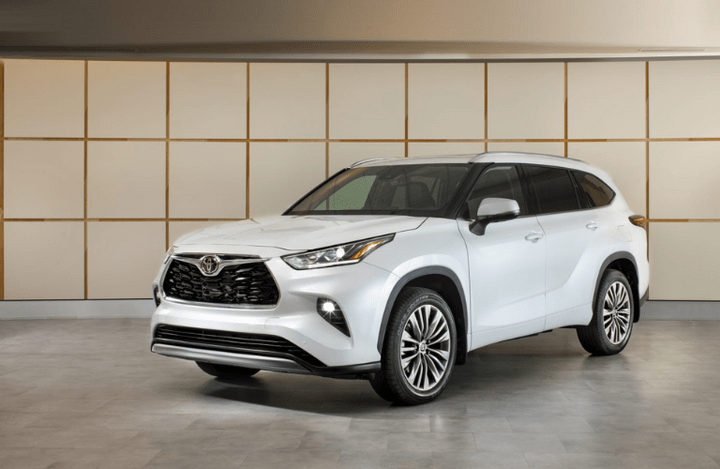 2023 Toyota Highlander White parked in showroom