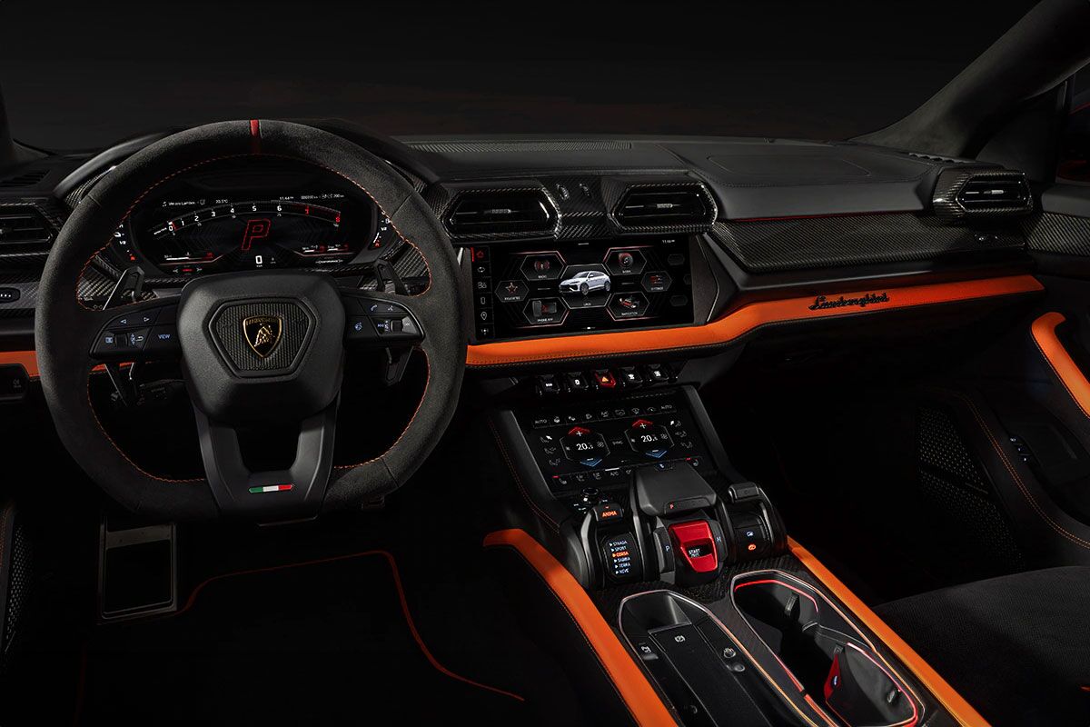 Revuelto interior cabin