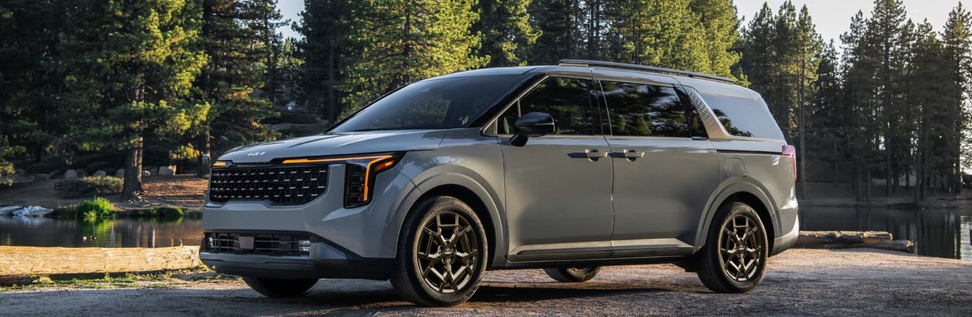 2025 Kia Carnival MPV side view