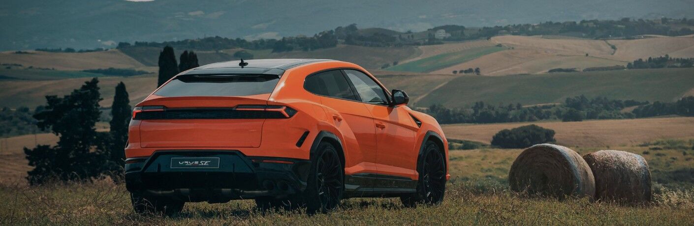 2026 Lamborghini Urus SE rear view