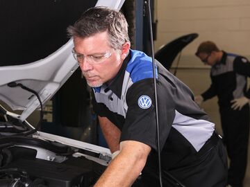 VW Semi-Synthetic Oil Change Service VW Semi-Synthetic Oil Change Service