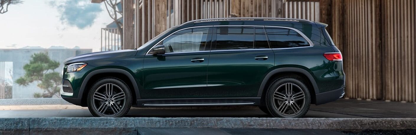 2022 Mercedes-Benz GLS green side view