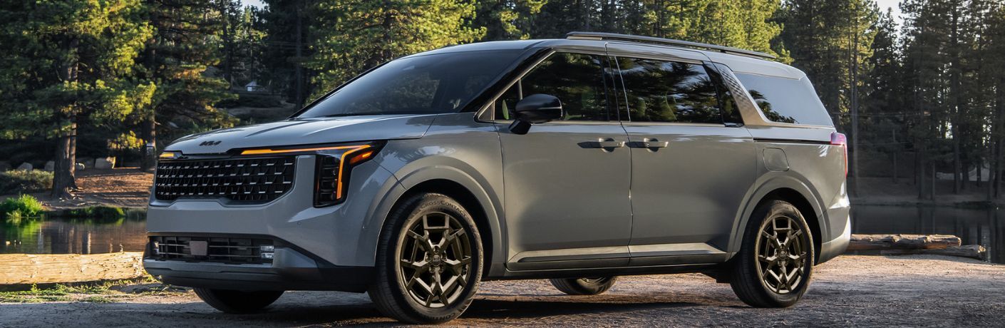 front quarter and side view of the 2026 Kia Carnival MPV Hybrid